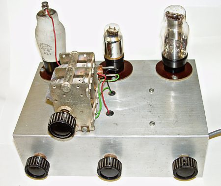Hugh Castellan's Simple Three-valve Radio,
front view.